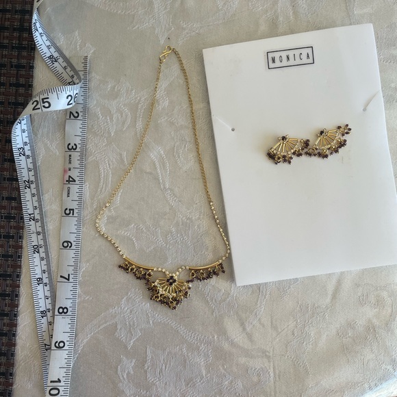 Costume Jewelry necklace and earring set - Picture 4 of 8